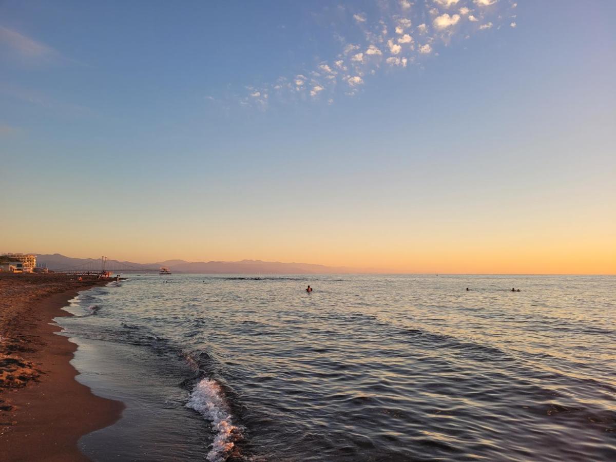 Beachfront Apartments ,,Kapro-One,, Уреки Екстериор снимка