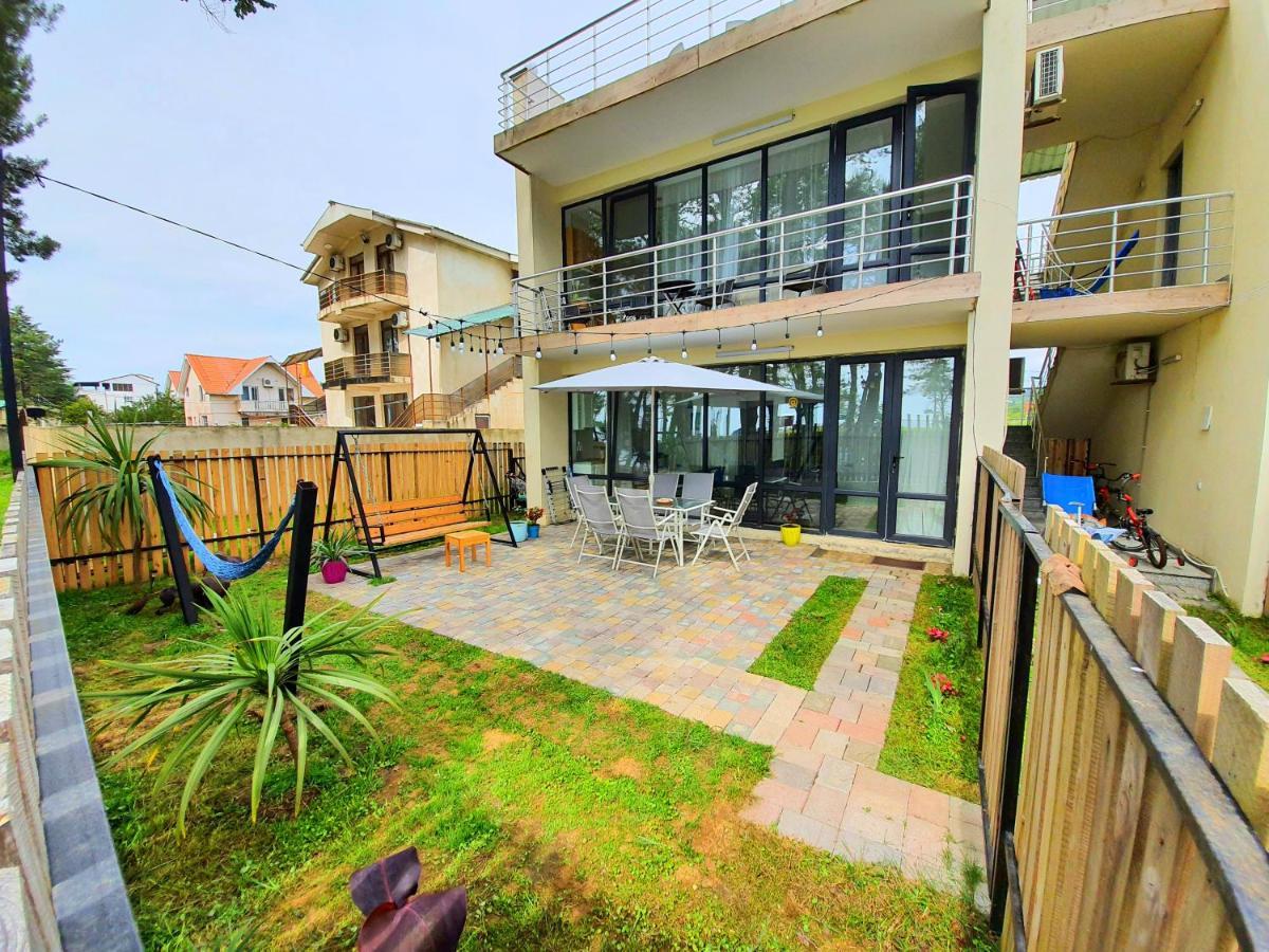 Beachfront Apartments ,,Kapro-One,, Уреки Екстериор снимка