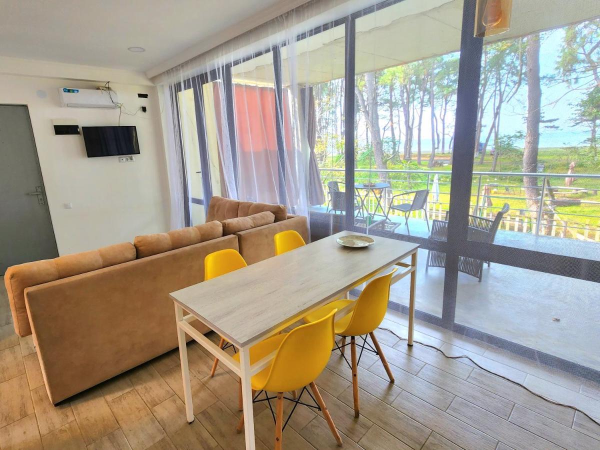Beachfront Apartments ,,Kapro-One,, Уреки Екстериор снимка